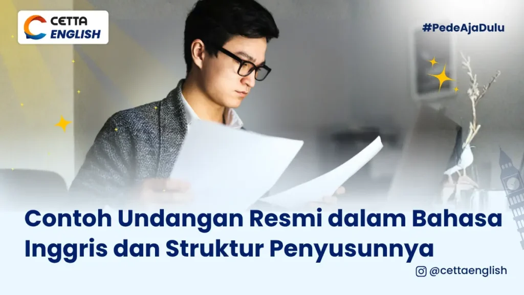 seorang anak lelaki sedang menatap beberapa kertas di tangannya