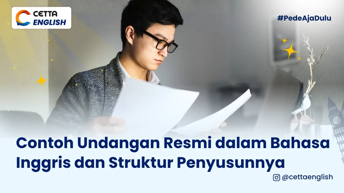 seorang anak lelaki sedang menatap beberapa kertas di tangannya